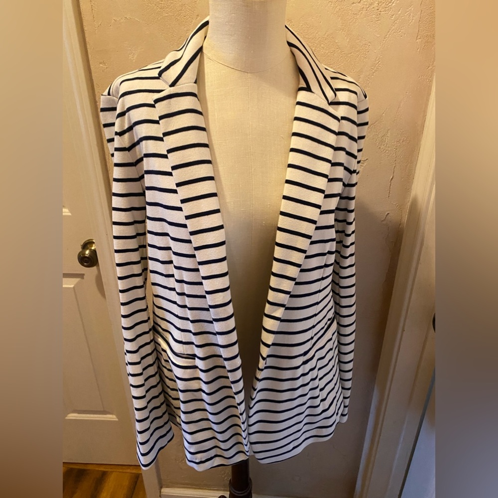 Old Navy soft blazer with pickets . Side medium. Never worn.